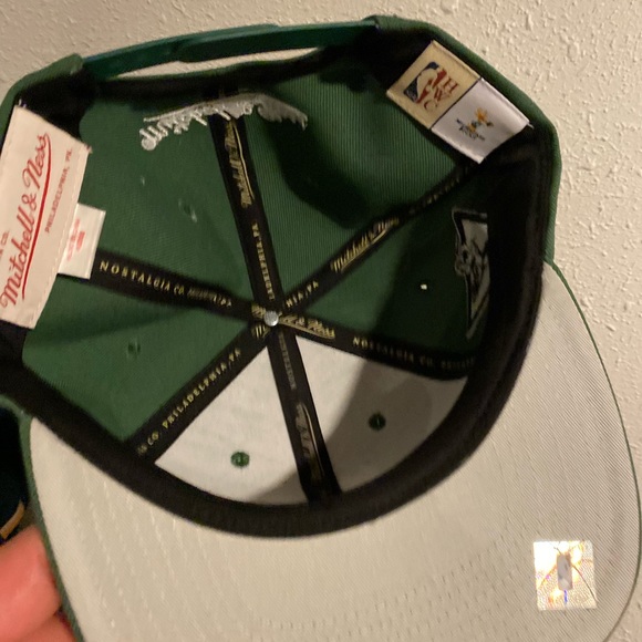 Mitchell & Ness Milwaukee Bucks Retro SnapBack Hat - Picture 5 of 7